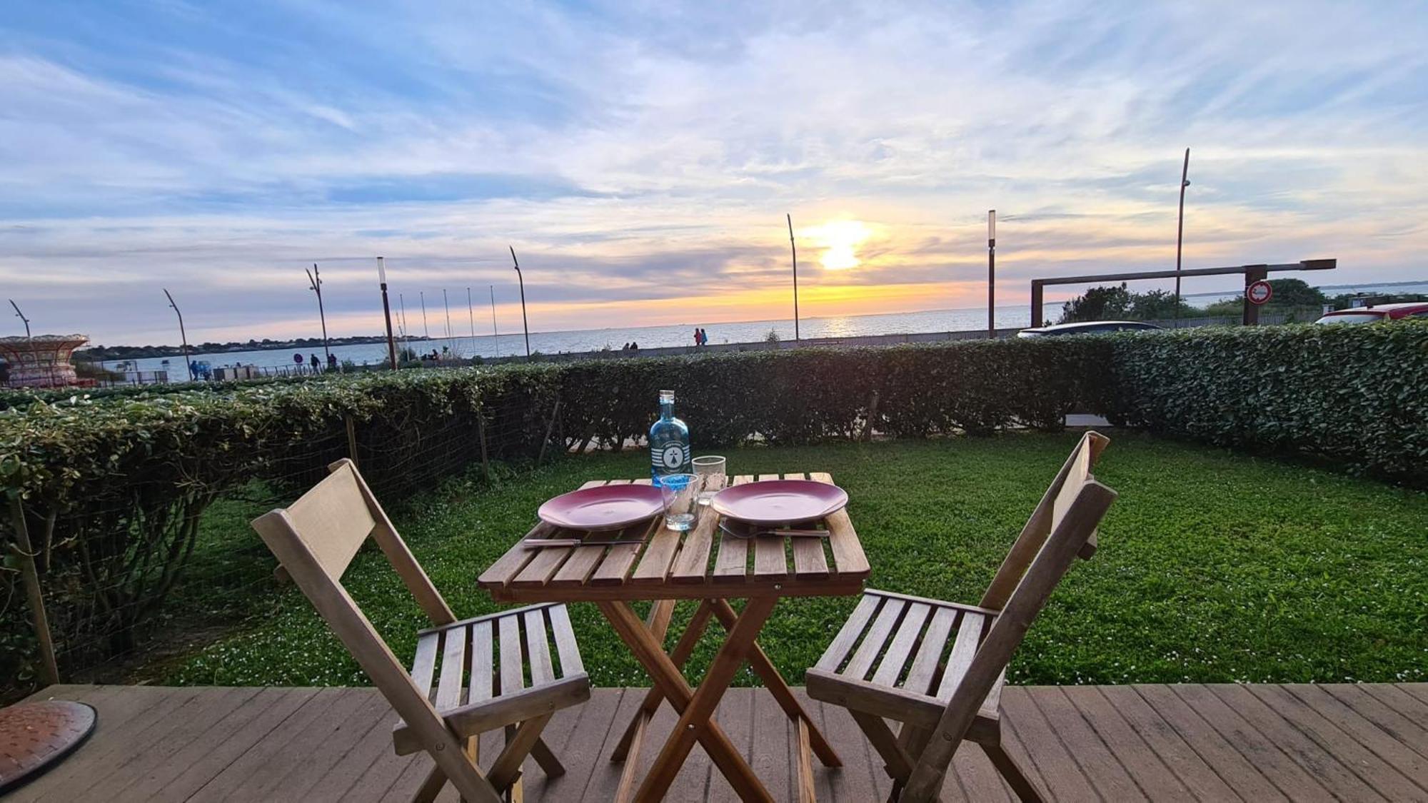Apartment Ideal En Amoureux, Vue Et Jardin ! Lumineux A Tharon-plage