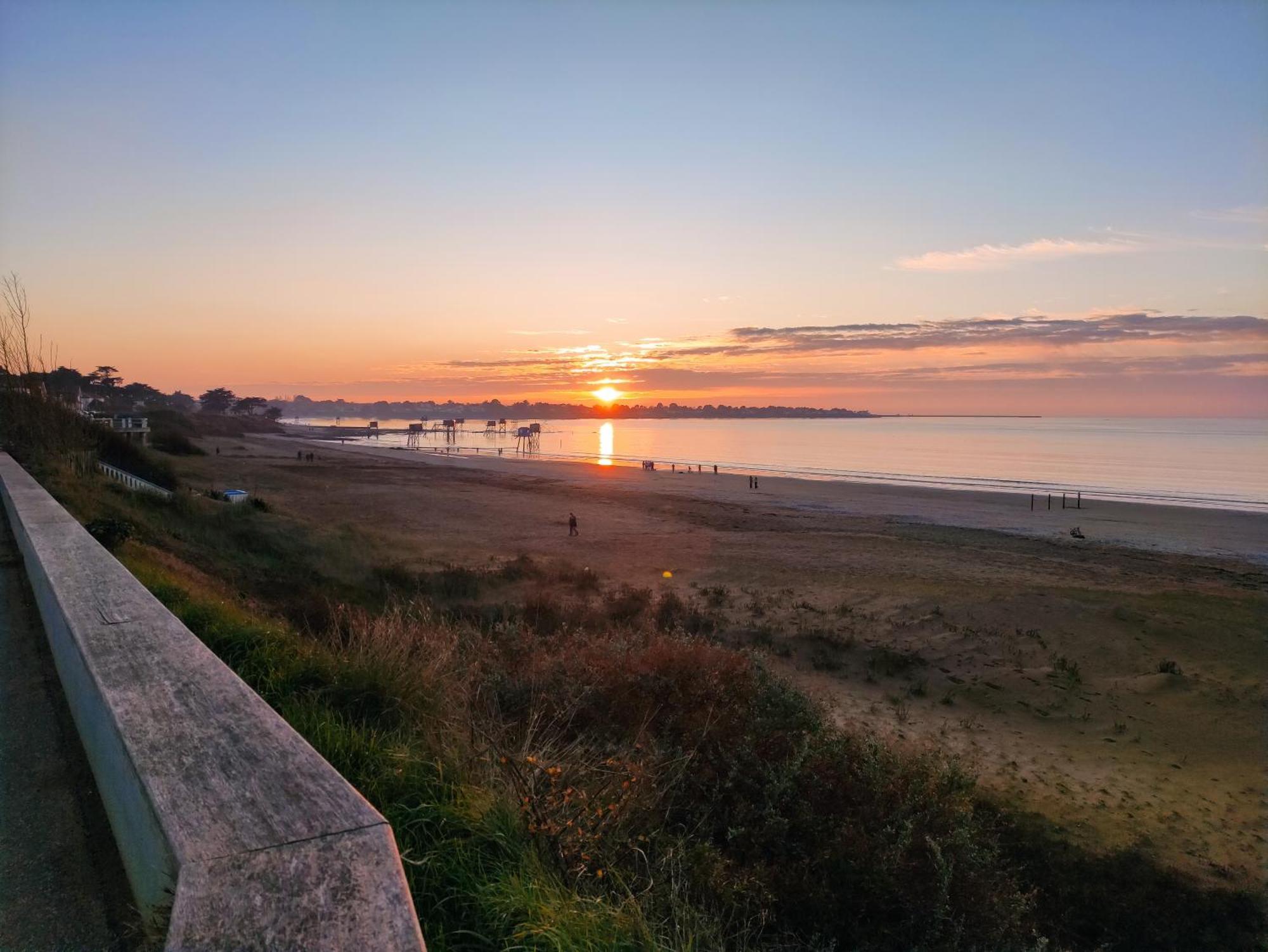 Ideal En Amoureux, Vue Et Jardin ! Lumineux A Tharon-plage *